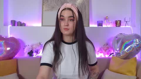 Snapshot of christinamilton chatting on 02-13-25, 09:49 Christina online show from 02-13-25, 09:49