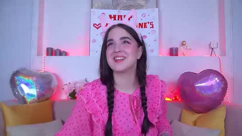 Snapshot of christinamilton chatting on 02-14-25, 09:43 Christina online show from 02-14-25, 09:43