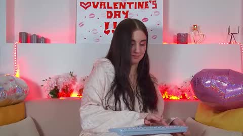 Snapshot of christinamilton chatting on 02-15-25, 03:52 Christina online show from 02-15-25, 03:52