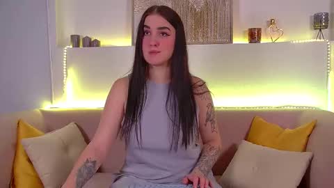 Snapshot of christinamilton chatting on 02-28-25, 12:43 Christina online show from 02-28-25, 12:43