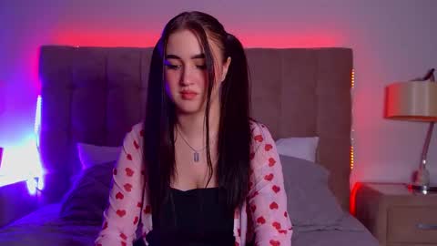 Snapshot of christinamilton chatting on 03-10-25, 09:29 Christina online show from 03-10-25, 09:29