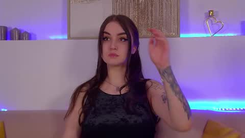 Snapshot of christinamilton chatting on 03-11-25, 09:59 Christina online show from 03-11-25, 09:59