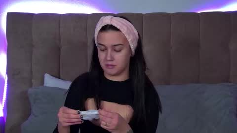 Snapshot of christinamilton chatting on 11-04-25, 06:18 Christina online show from 11-04-25, 06:18