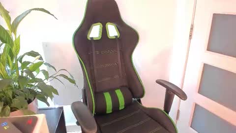 Christine Cardo online show from 10-27-25, 03:16