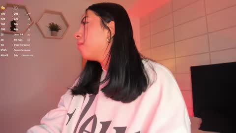 Christine  online show from 11-25-25, 12:05