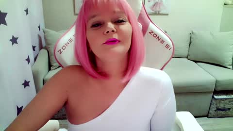 Snapshot of christirose chatting on 02-09-25, 10:09 Christi online show from 02-09-25, 10:09