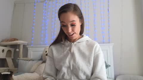 Snapshot of christy_love chatting on 01-27-25, 08:28 Christy Love online show from 01-27-25, 08:28