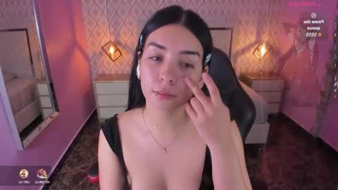 Snapshot of christy_teigen chatting on 10-25-25, 07:30 CHRISTY online show from 10-25-25, 07:30