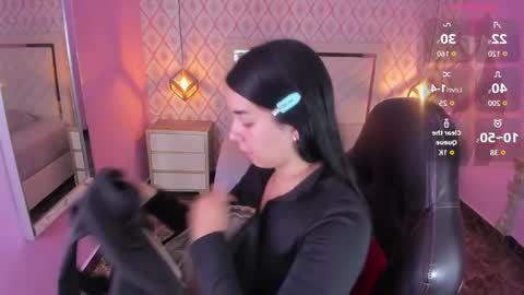 Snapshot of christy_teigen chatting on 10-28-25, 07:27 CHRISTY online show from 10-28-25, 07:27