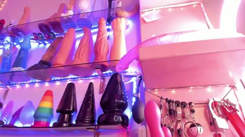 Snapshot of christymilk1 chatting on 12-14-24, 12:11 christy online show from 12-14-24, 12:11