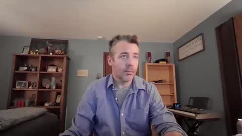 Snapshot of chrisw8121670385 chatting on 03-10-26, 11:21 Chris online show from 03-10-26, 11:21