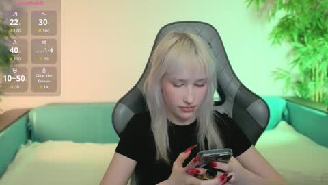 EvaBlonde TayaBrunette EliieBlack hair online show from 02-17-26, 02:35