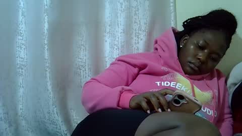 Snapshot of chubby_queenie07 chatting on 05-18-26, 02:12 DivaDee online show from 05-18-26, 02:12