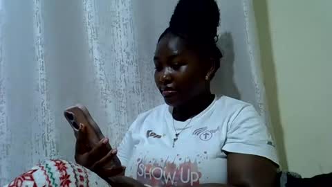 Snapshot of chubby_queenie07 chatting on 05-20-26, 05:41 DivaDee online show from 05-20-26, 05:41