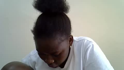 Snapshot of chubby_queenie07 chatting on 06-05-26, 12:33 DivaDee online show from 06-05-26, 12:33