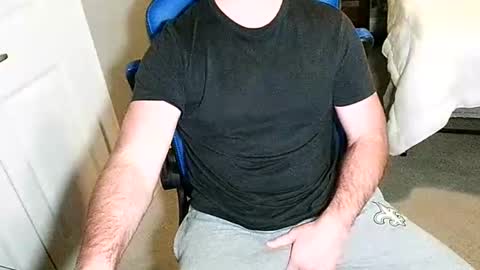 Snapshot of chuck0781 chatting on 10-18-25, 06:52 chuck online show from 10-18-25, 06:52