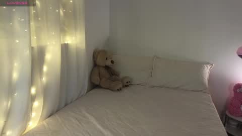 Mia online show from 01-12-25, 03:49