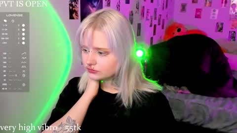 Snapshot of cigaretteduringsex chatting on 01-12-26, 02:44 Helen and Teya online show from 01-12-26, 02:44