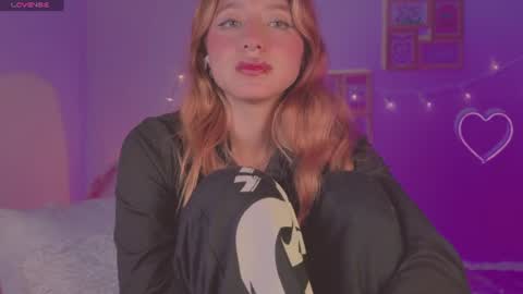 Snapshot of cinderella_lewis chatting on 07-11-26, 04:26 Sofi Eva and Mey online show from 07-11-26, 04:26