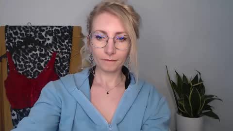 Cinderella online show from 04-22-26, 05:32