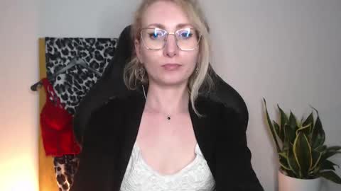 Cinderella online show from 04-22-26, 06:42