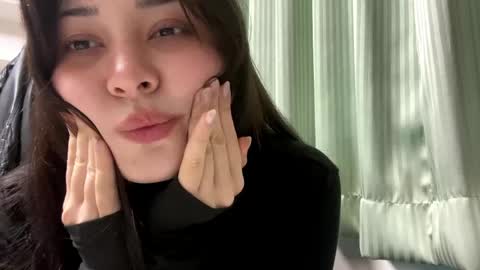 Snapshot of cindieknous chatting on 05-15-26, 11:12 Lin online show from 05-15-26, 11:12