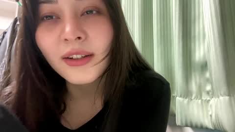Snapshot of cindieknous chatting on 05-16-26, 12:29 Lin online show from 05-16-26, 12:29