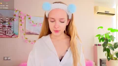 Snapshot of cindyreming01 chatting on 09-09-25, 07:08 indy online show from 09-09-25, 07:08