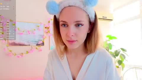 Snapshot of cindyreming01 chatting on 09-11-25, 06:57 indy online show from 09-11-25, 06:57