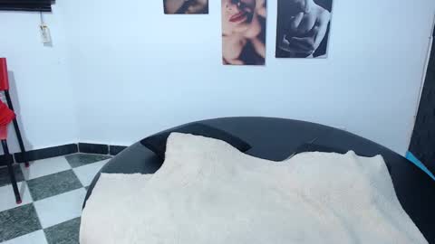 Snapshot of cinthya_dan chatting on 10-25-25, 06:35 Cinthya online show from 10-25-25, 06:35