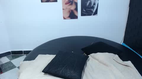 Snapshot of cinthya_dan chatting on 11-19-25, 06:30 Cinthya online show from 11-19-25, 06:30