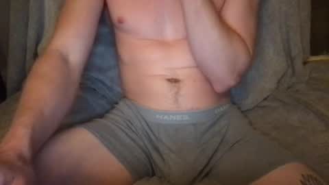 Snapshot of circumsizedbandit chatting on 09-18-25, 02:35 circumsizedbandit online show from 09-18-25, 02:35