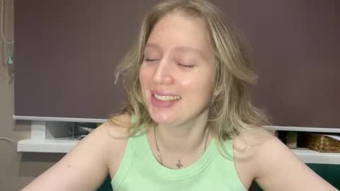Snapshot of citrusblissss chatting on 10-06-25, 02:03 citrusblissss online show from 10-06-25, 02:03