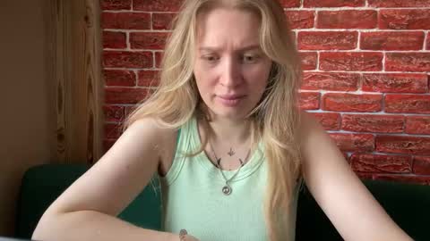 Snapshot of citrusblissss chatting on 10-10-25, 02:43 citrusblissss online show from 10-10-25, 02:43