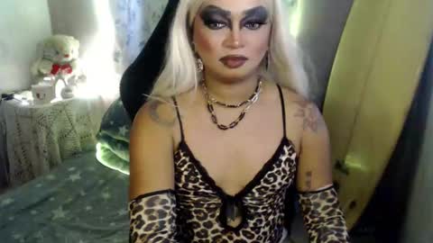 Snapshot of cj_parker69 chatting on 05-13-26, 12:30 QUEEN CESS online show from 05-13-26, 12:30