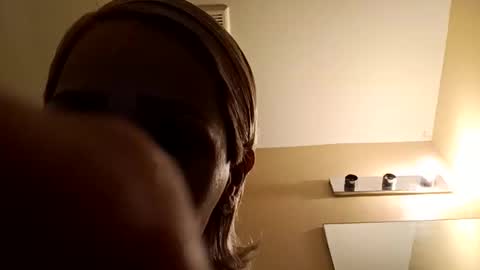 Snapshot of clairecumming69 chatting on 12-20-25, 08:21 clairecumming69 online show from 12-20-25, 08:21