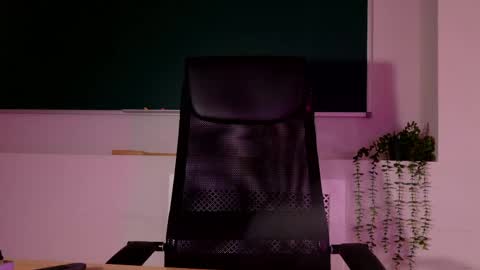 Snapshot of clairemathis chatting on 05-28-26, 02:47 Claire online show from 05-28-26, 02:47