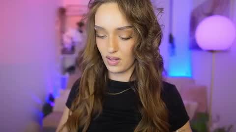 Clara smile online show from 12-19-25, 07:54