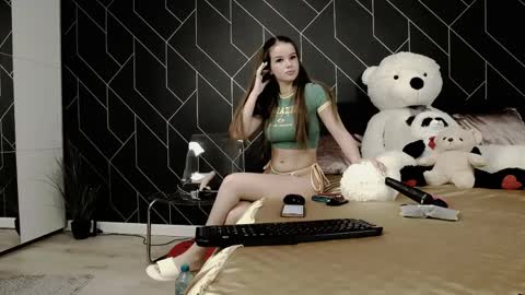 Clara online show from 05-11-26, 07:03