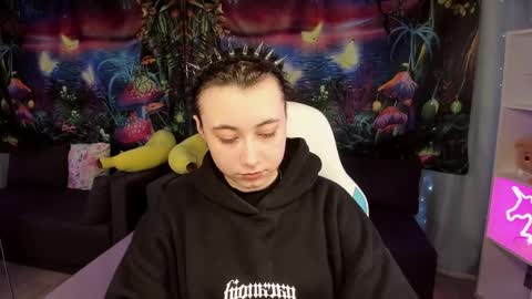 clarabenson online show from 04-10-26, 08:57