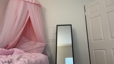 Clara online show from 04-22-26, 10:22