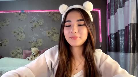 Yuna online show from 11-30-25, 11:25