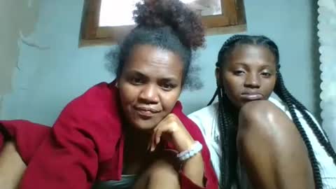 Snapshot of clarisse98 chatting on 10-24-25, 05:15 clarisse98 online show from 10-24-25, 05:15