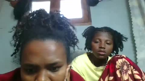 Snapshot of clarisse98 chatting on 10-28-25, 03:43 clarisse98 online show from 10-28-25, 03:43