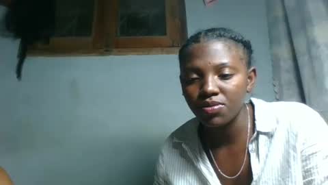 Snapshot of clarisse98 chatting on 10-30-25, 07:14 clarisse98 online show from 10-30-25, 07:14