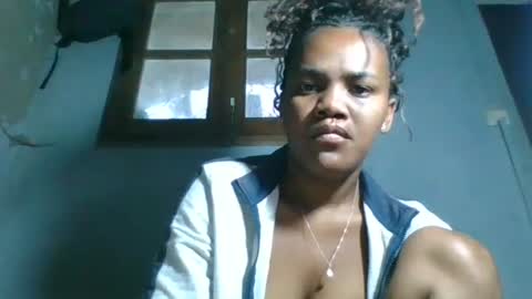 Snapshot of clarisse98 chatting on 11-10-25, 01:59 clarisse98 online show from 11-10-25, 01:59