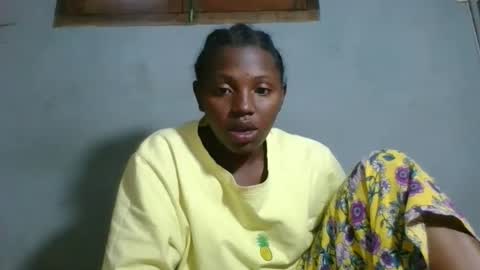 Snapshot of clarisse98 chatting on 11-10-25, 02:05 clarisse98 online show from 11-10-25, 02:05