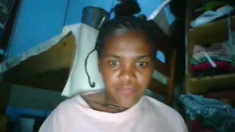 Snapshot of clarisse98 chatting on 11-19-25, 12:27 clarisse98 online show from 11-19-25, 12:27