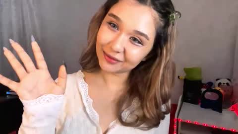 Lara online show from 11-20-25, 06:18