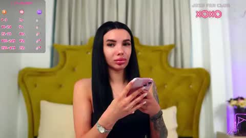 Snapshot of classybarby__ chatting on 06-18-26, 03:40 Velma online show from 06-18-26, 03:40